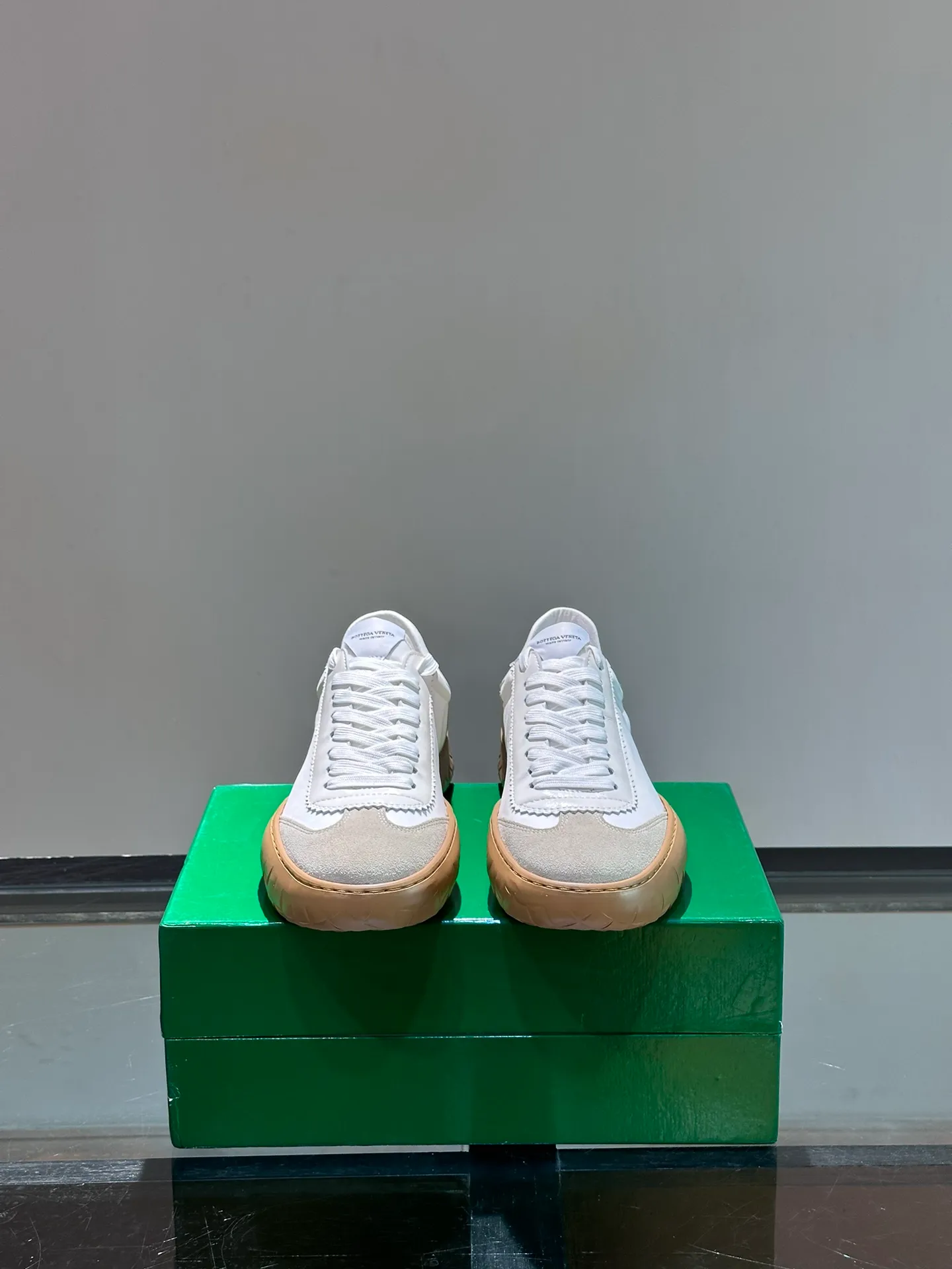 p440💰Men's Shoes BV/Bottega Veneta🆕The new men's moral training sneakers, made of Sneaker technology nylon and suede, inspired by retro basketball shoes, a new interpretation of classic sneakers, a lightweight, comfortable and breathable summer must-have item, the soles are made of classic woven texture, super recognizable, nylon suede stitching, full of texture!  Size: 38-45